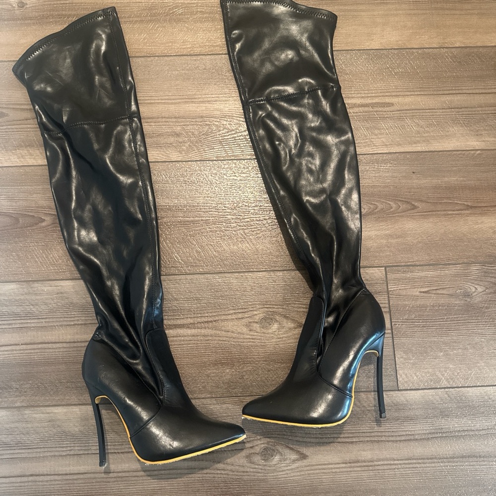 Elegant Black Over-the-Knee Boots